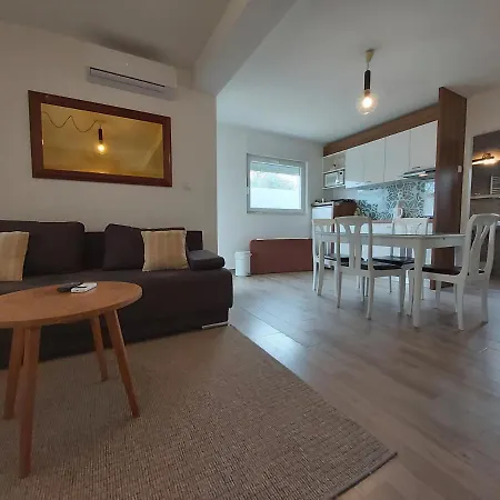 Sobe Dragic בית הארחה 3*